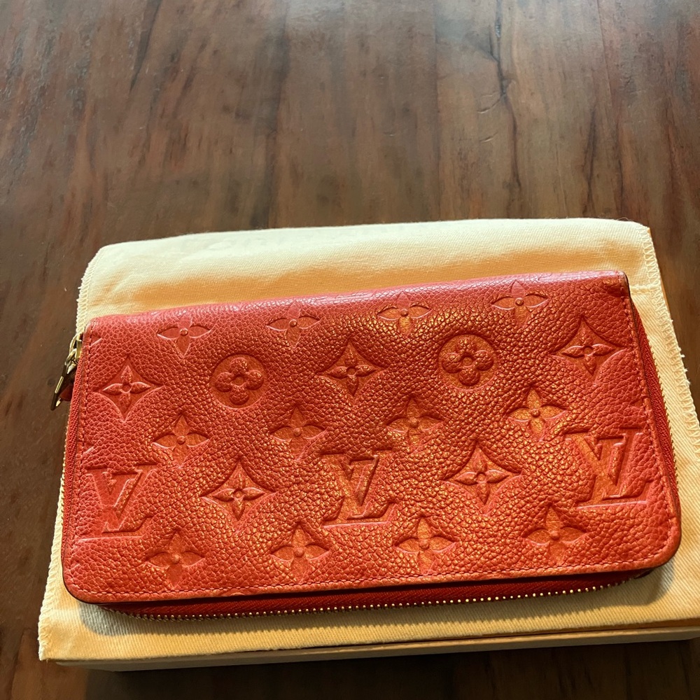Louis Vuitton zip around Embossed Wallet in good used condition! - Picture 2 of 16